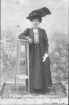 Maman Gabrielle avec chapeau